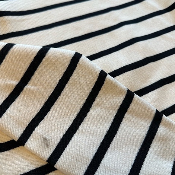 Cropped Striped Stretchy Black & Ivory Fitted Sweater Size Large - Picture 3 of 7